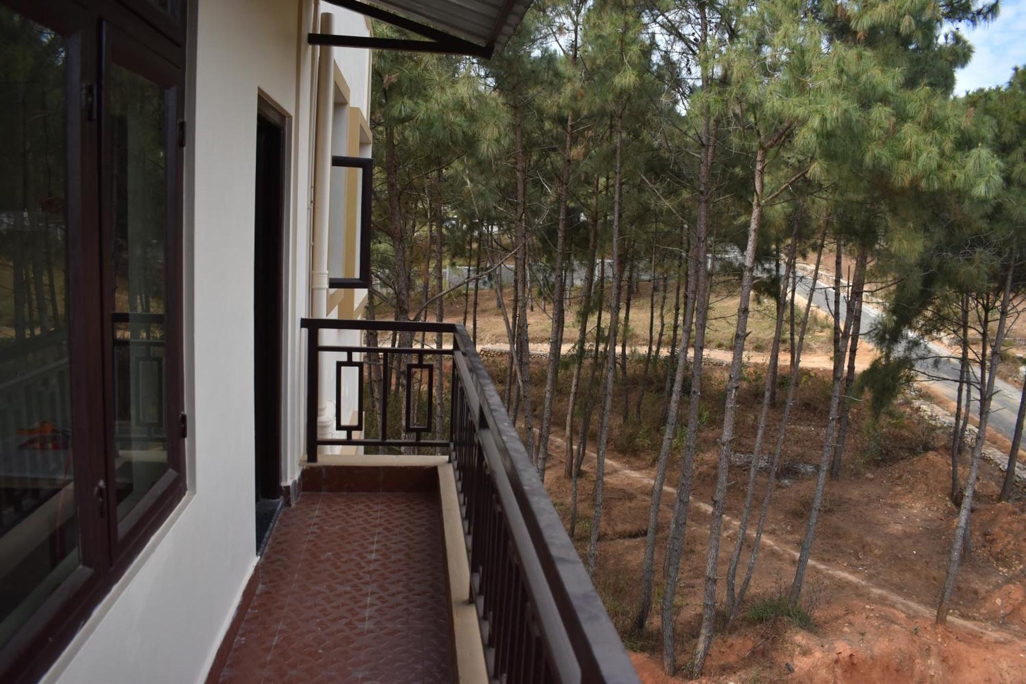 Xtsy Travellers Hostel Шилонг Екстериор снимка