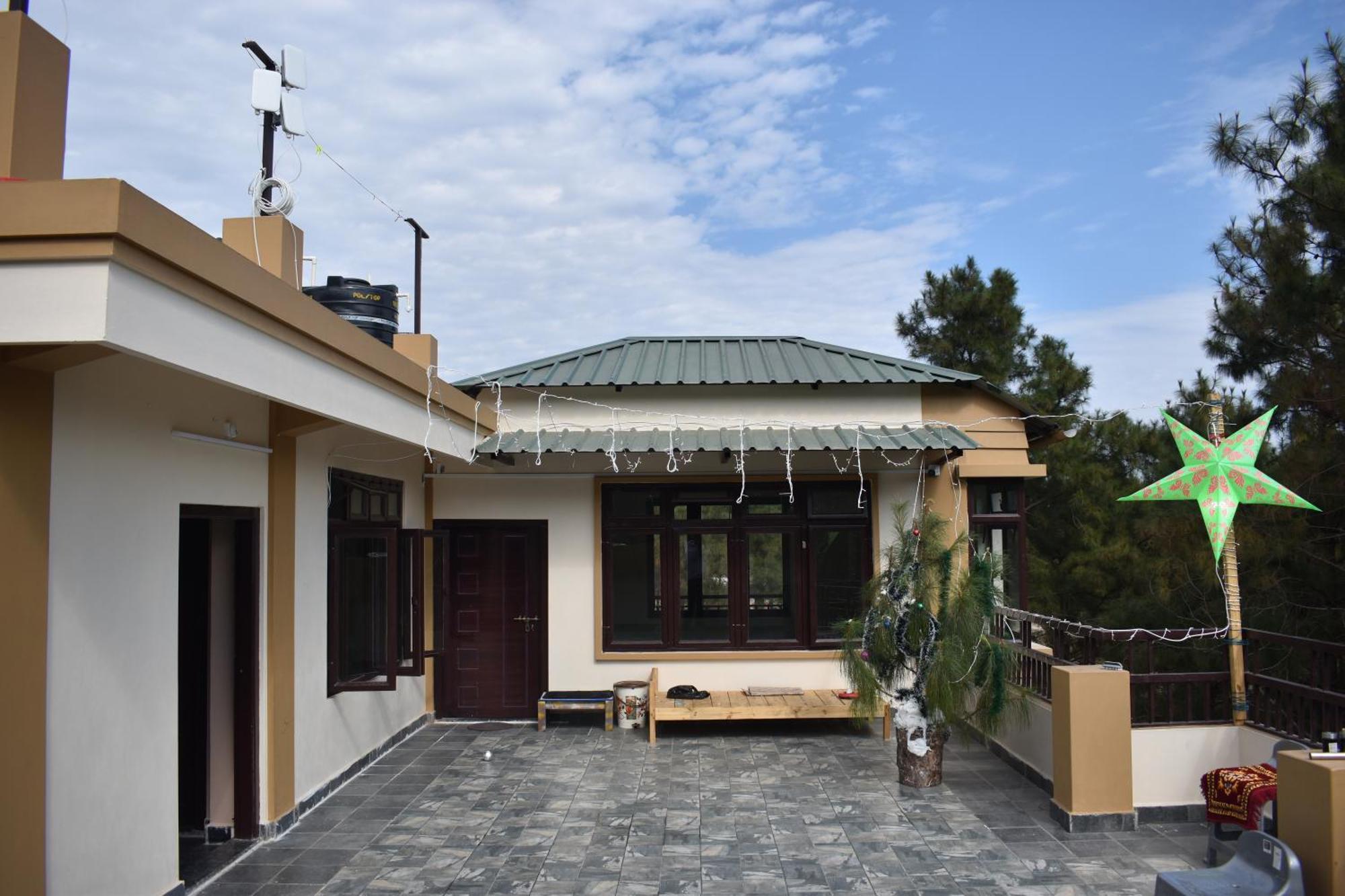 Xtsy Travellers Hostel Шилонг Екстериор снимка