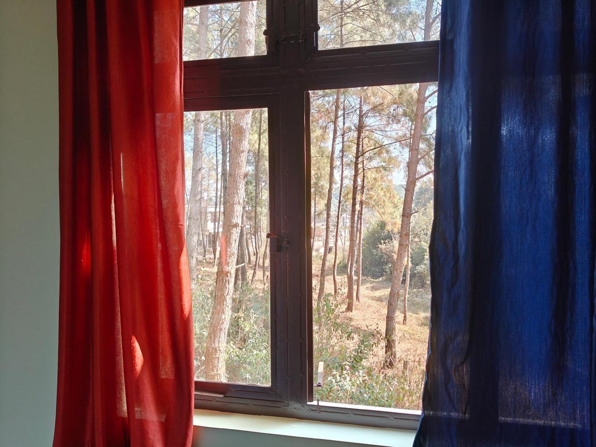 Xtsy Travellers Hostel Шилонг Стая снимка