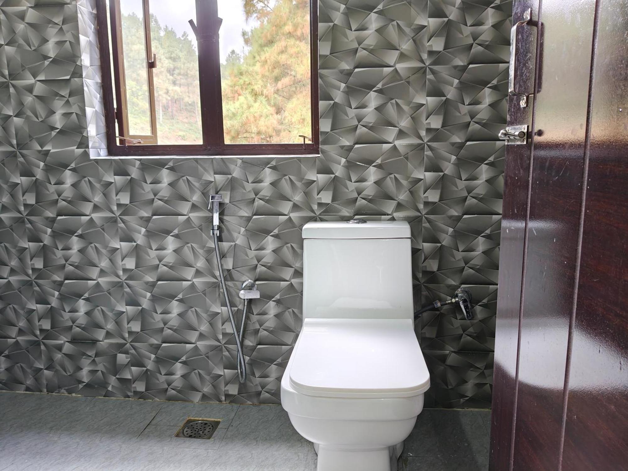 Xtsy Travellers Hostel Шилонг Стая снимка