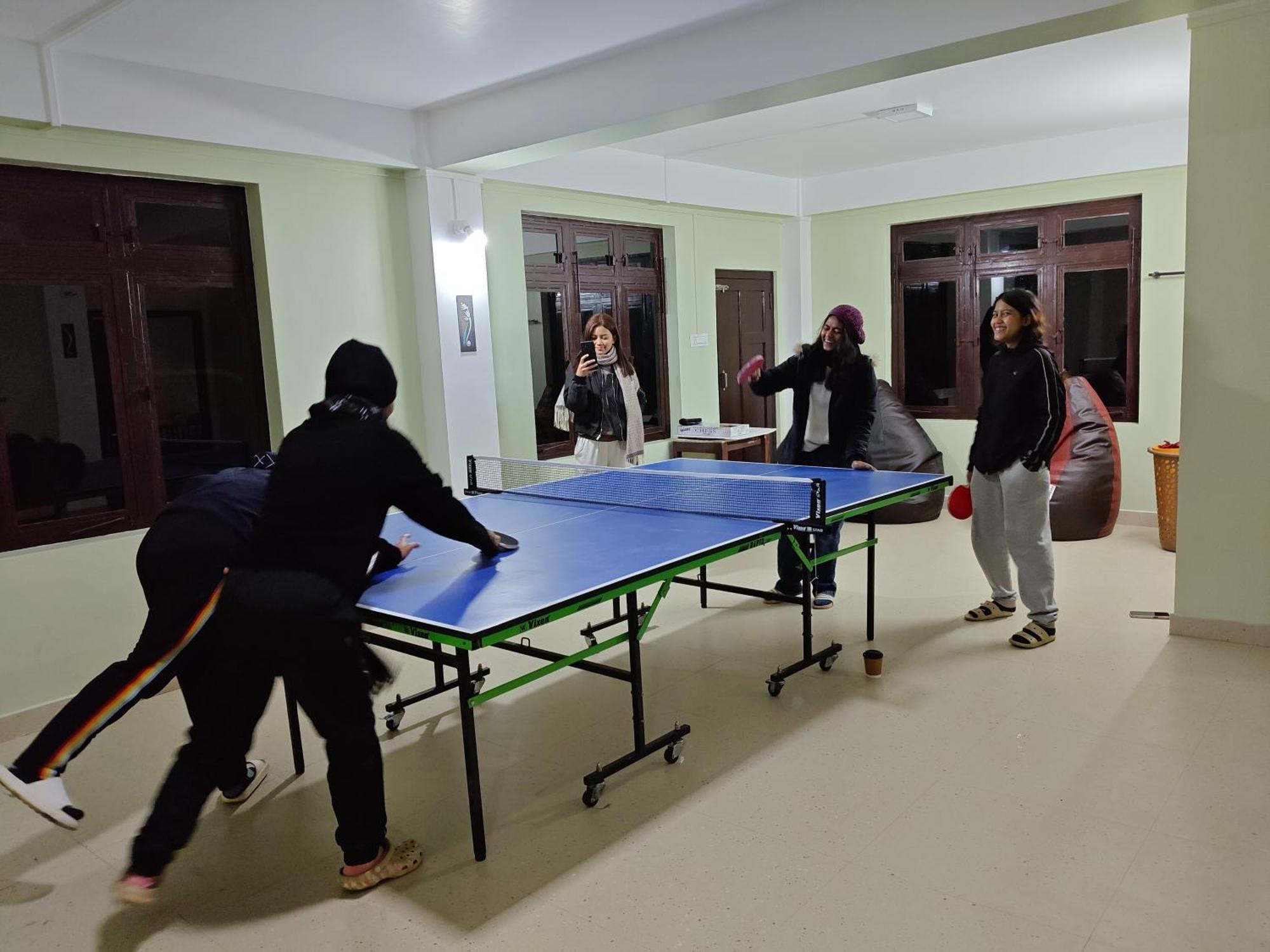 Xtsy Travellers Hostel Шилонг Екстериор снимка