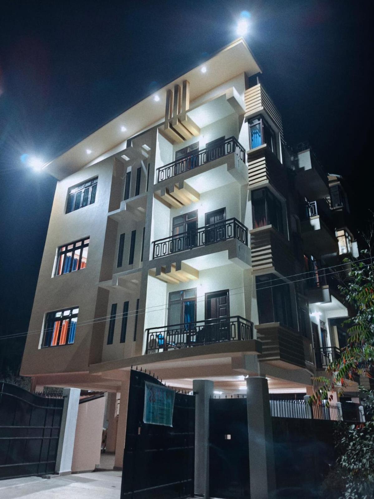 Xtsy Travellers Hostel Шилонг Екстериор снимка