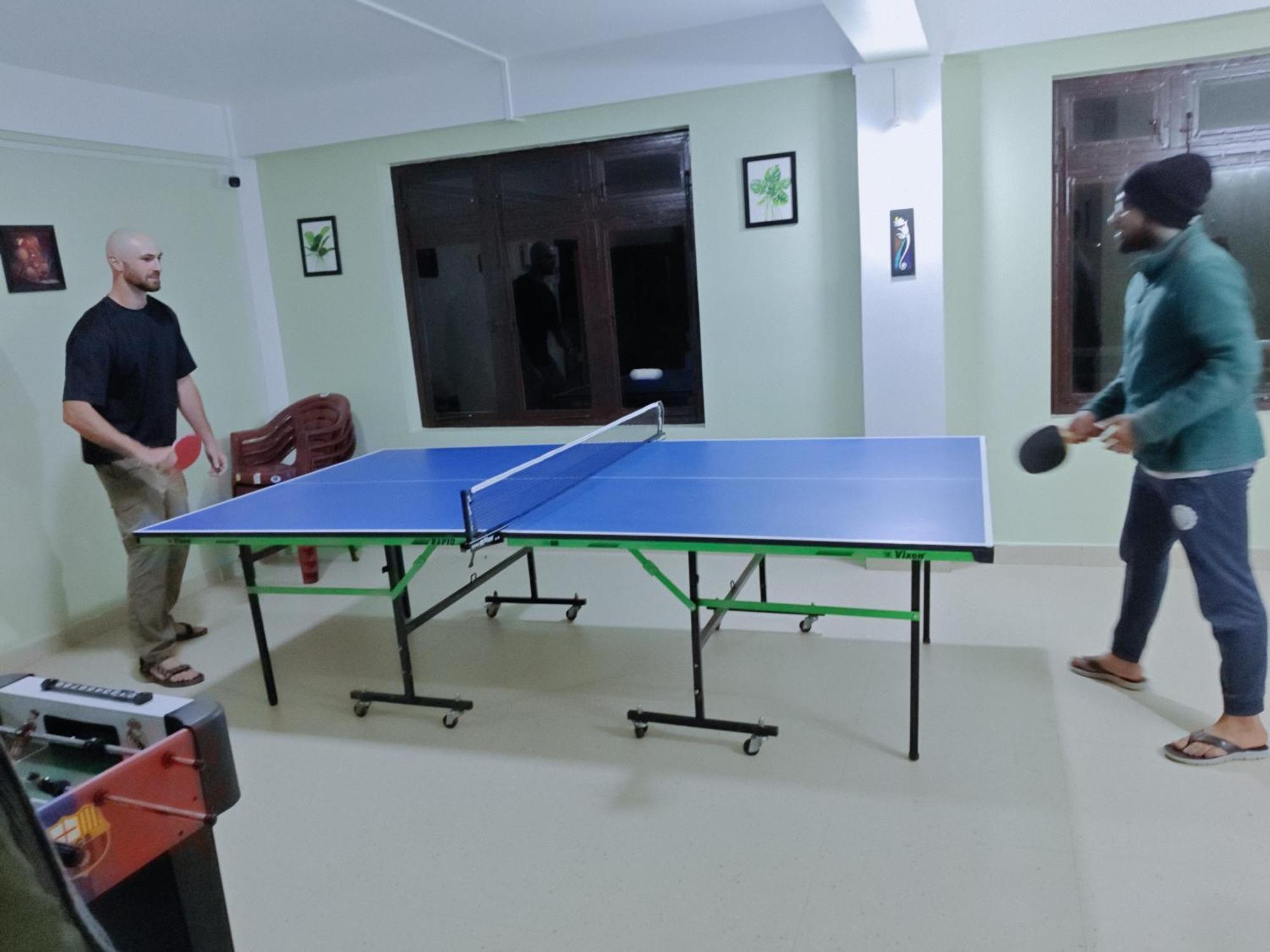 Xtsy Travellers Hostel Шилонг Екстериор снимка