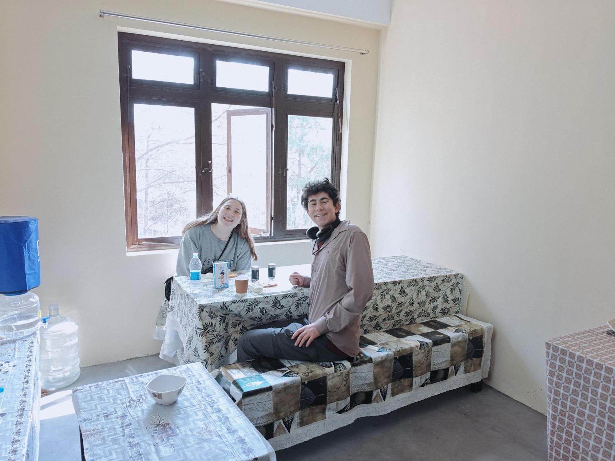 Xtsy Travellers Hostel Шилонг Екстериор снимка
