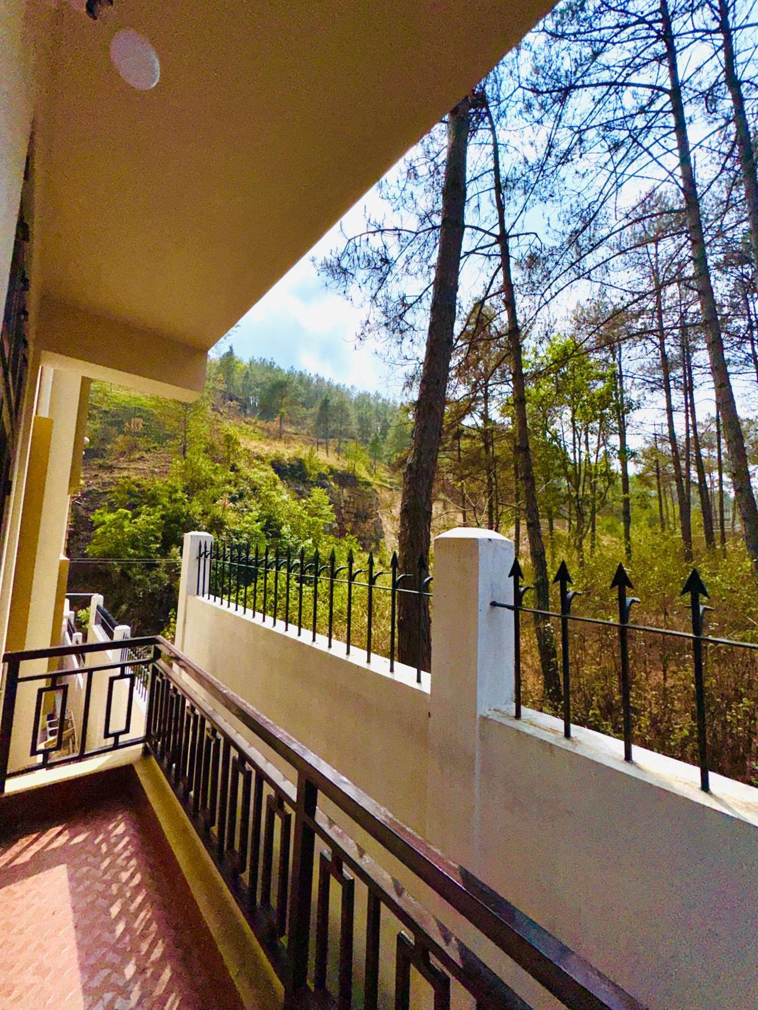 Xtsy Travellers Hostel Шилонг Екстериор снимка