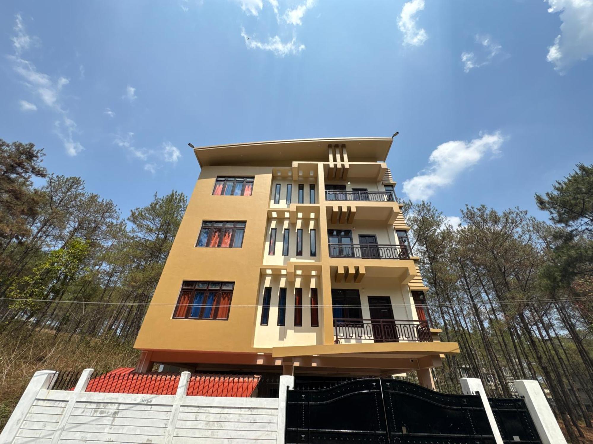 Xtsy Travellers Hostel Шилонг Екстериор снимка