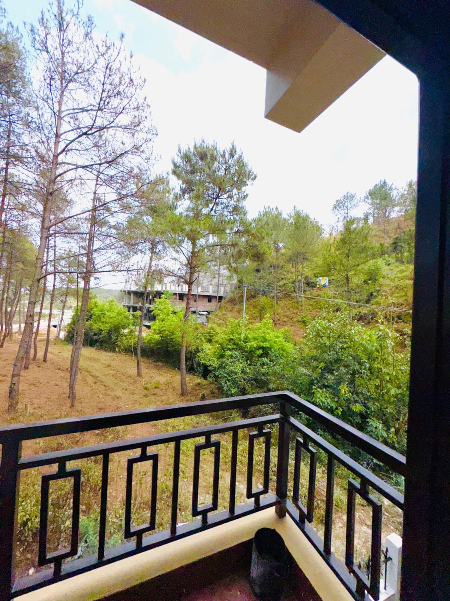 Xtsy Travellers Hostel Шилонг Екстериор снимка