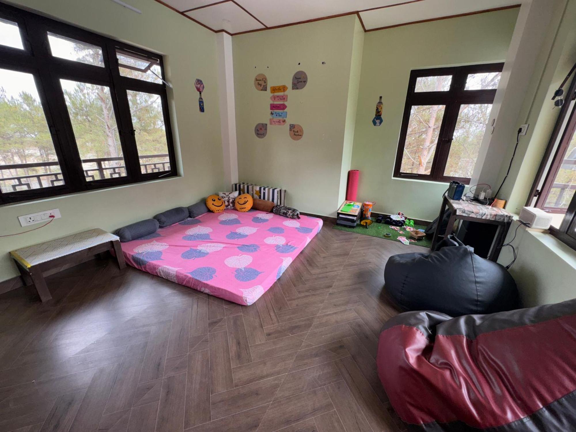 Xtsy Travellers Hostel Шилонг Екстериор снимка