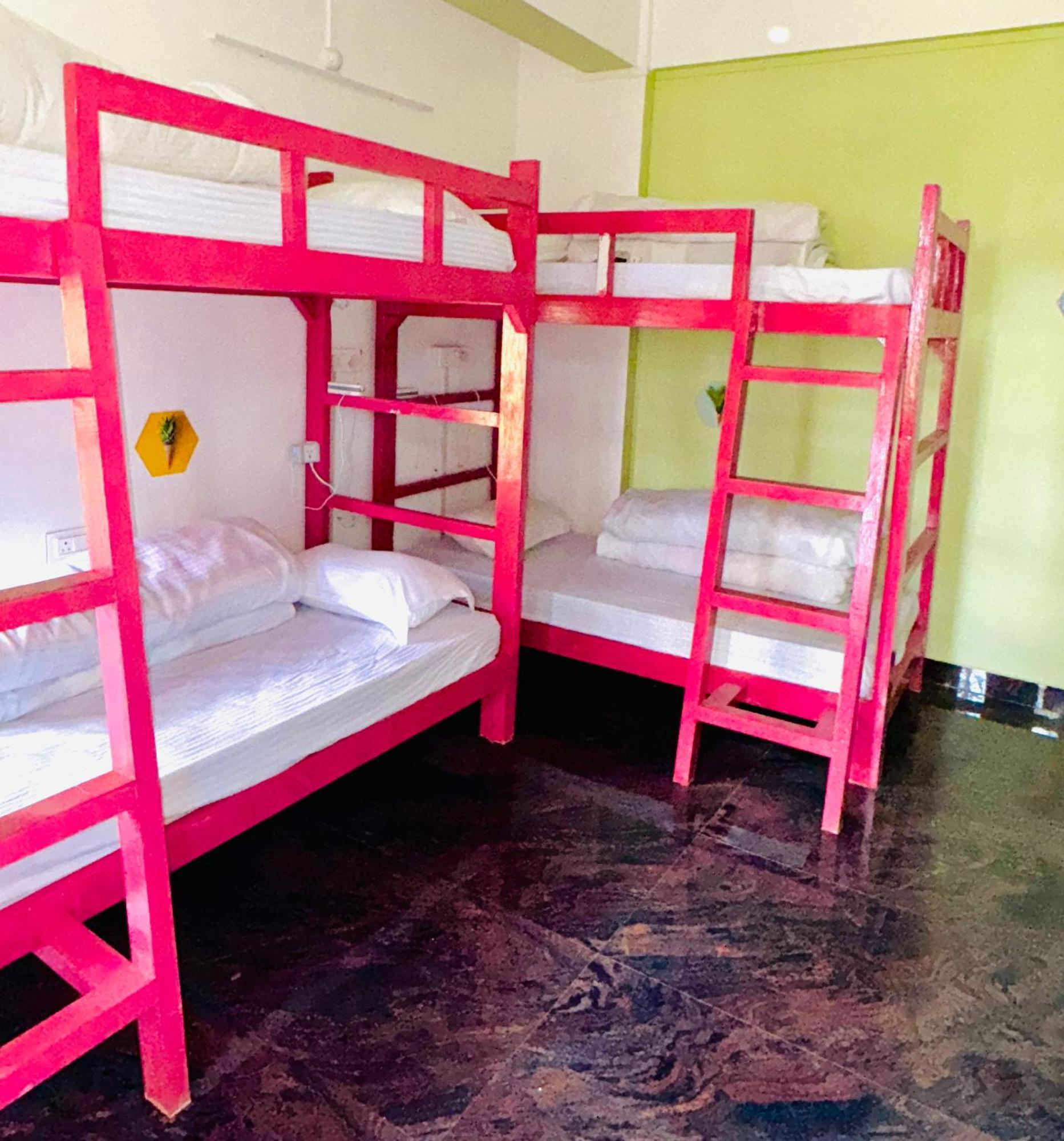 Xtsy Travellers Hostel Шилонг Екстериор снимка