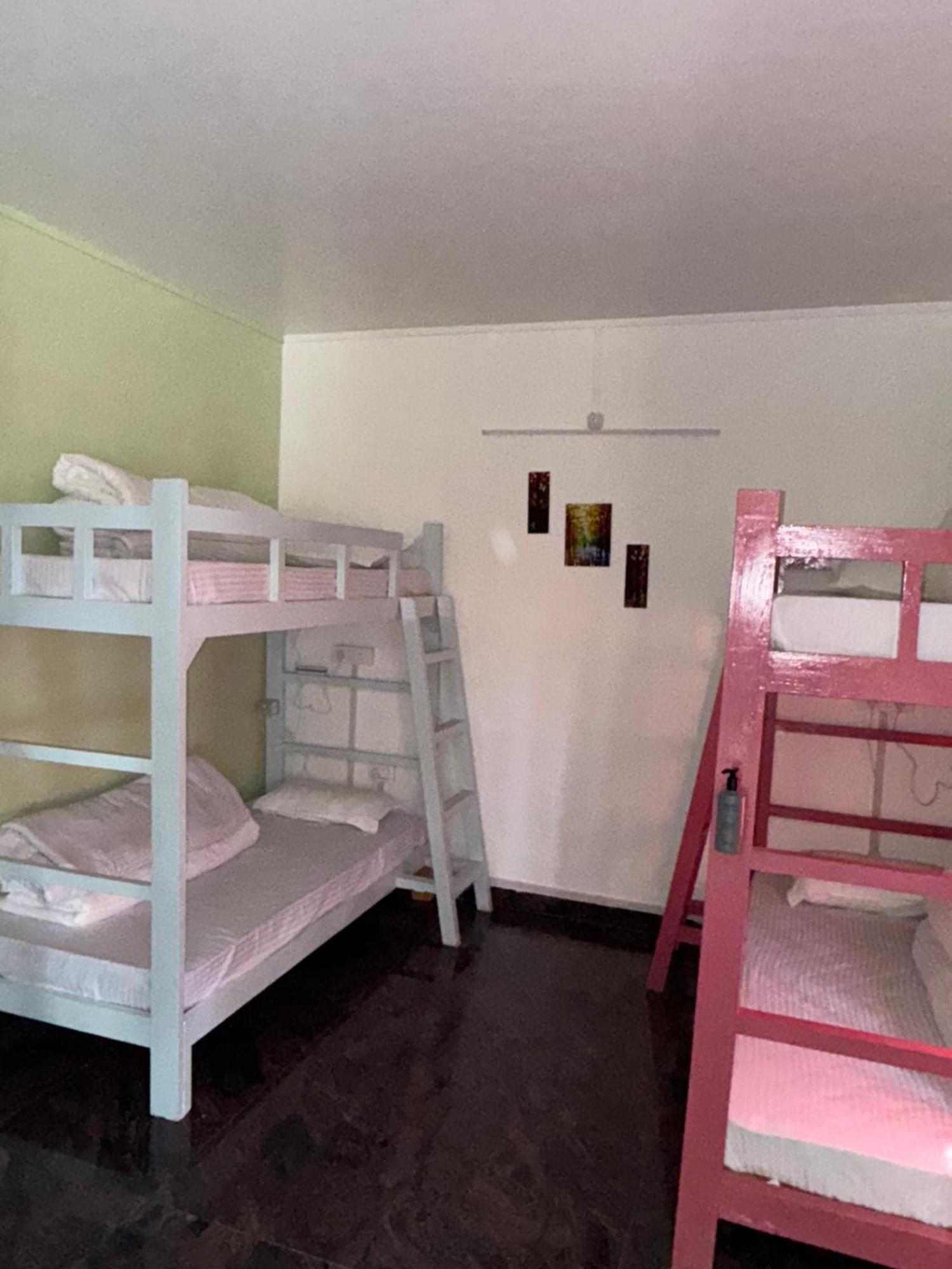 Xtsy Travellers Hostel Шилонг Екстериор снимка